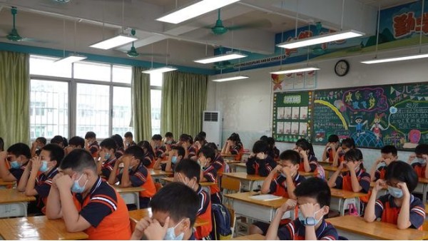 維格教育照明，點(diǎn)亮孩子未來的教室護(hù)眼燈