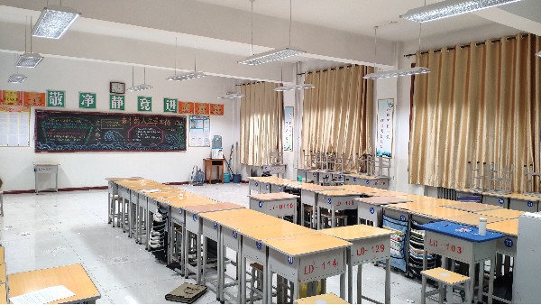 近視超6億上熱搜！教室照明改造只是“新燈換舊燈”？