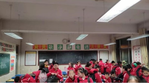 用健康之光守護(hù)成長(zhǎng)，教室照明改造達(dá)標(biāo)計(jì)劃如火如荼進(jìn)行~