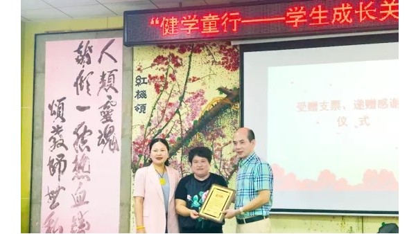 20多天！500多間教室！這家30年教育照明老品牌，果真很硬核！