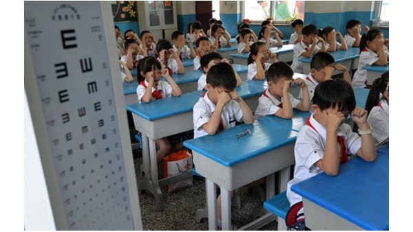 為學(xué)生眼睛“減負(fù)”！中小學(xué)校要打造教室優(yōu)質(zhì)照明光環(huán)境